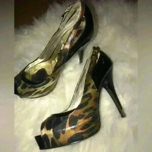 GUESS Animal print lovers sandals